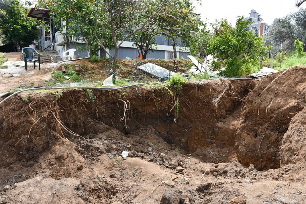 Evin bahçesinde büyüleyen lahit! Kazı yaparken ortaya çıktı, yetkililer harekete geçti 2